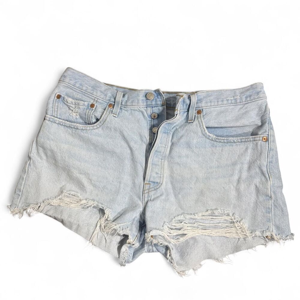Levi's 501 shorts light wash denim shorts button closure & frayed hem W32